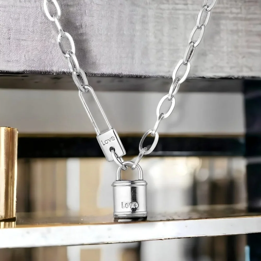 ๐๏ธ 18K Gold Plated Stainless Steel Necklace With Lock ๐ Pendant - Picture 4 of 5